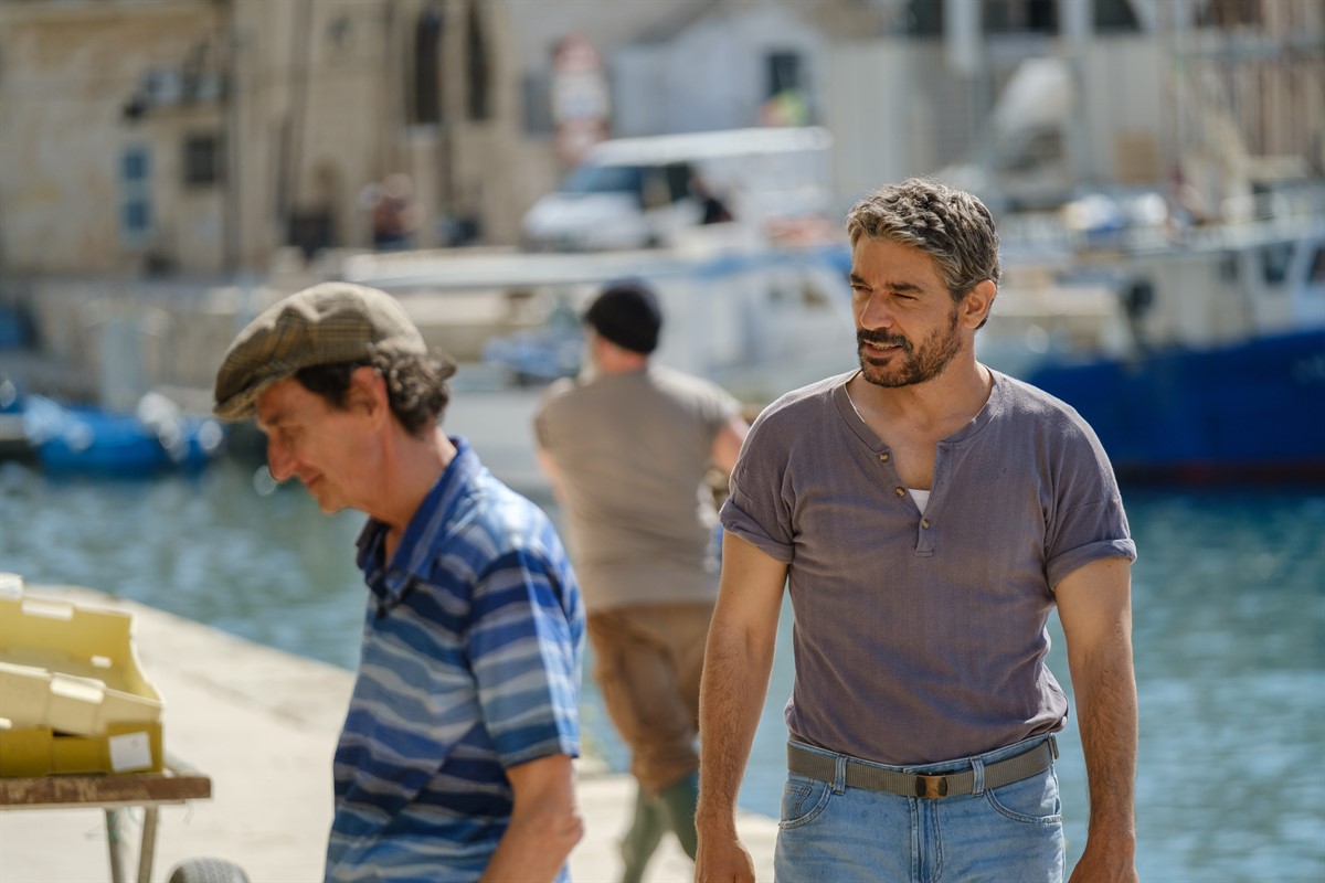 Storia di una famiglia perbene premiered with a very good result on Canale 5